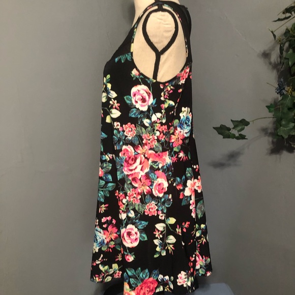 EXPRESS | DRESS | KNEE LENGTH | BLACK FLORAL - Picture 3 of 5